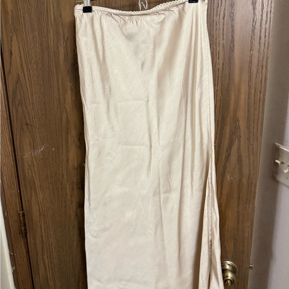 Italian Elegant Cream Maxi Skirt - Picture 2 of 2